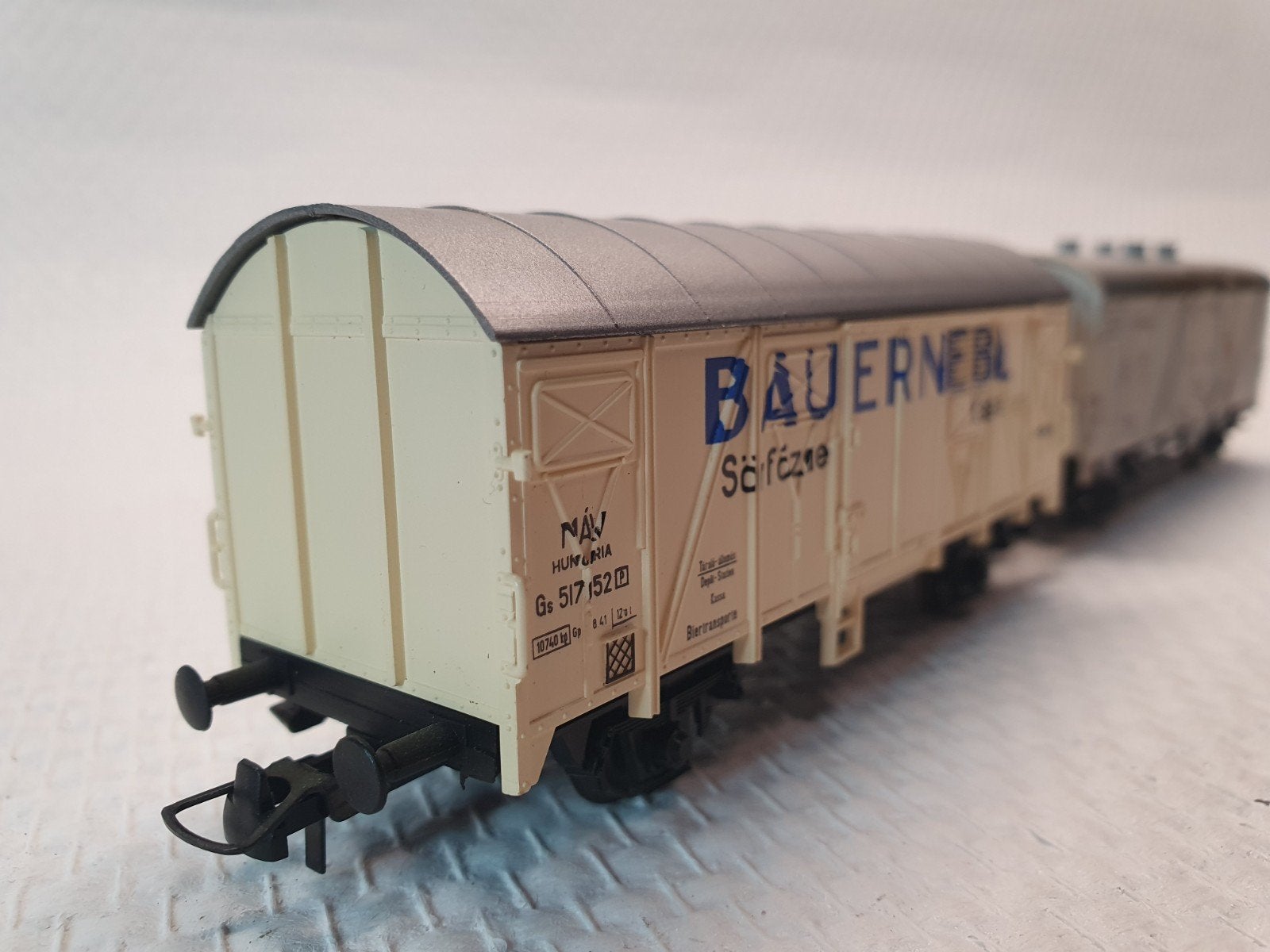 2 Roco HO wagons: 1 z.g.a.n., 1 met gebruikerssporen, Ophalen of Verzenden