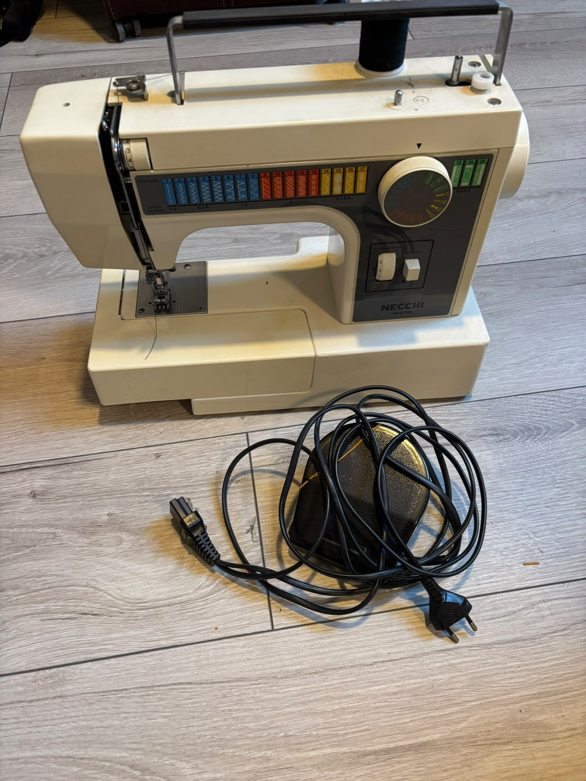 Necchi 559 naaimachine zgan., Ophalen, Zo goed als nieuw, Naaimachine, Overige merken