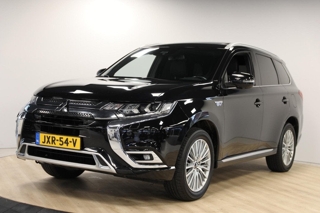 Mitsubishi Outlander 2.4 PHEV Instyle | Schuif- kanteldak |, Euro 6, 4 cilinders, 1865 kg, Zwart