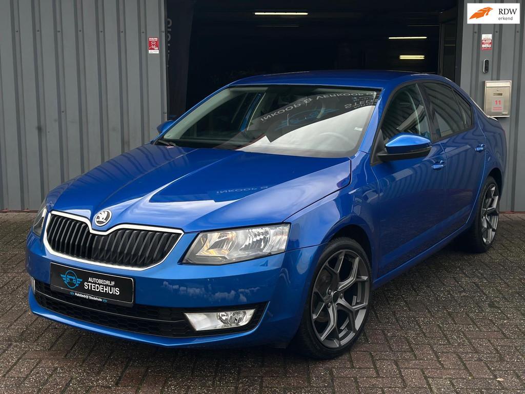 Skoda OCTAVIA 1.2 TSI Greentech Businessline Bluetooth l Cru, Auto's, Skoda, Voorwielaandrijving, Euro 5, Stof, Gebruikt