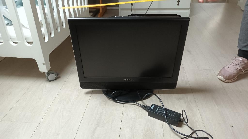 Kleine tv geschikt voor caravan., Ophalen, Gebruikt