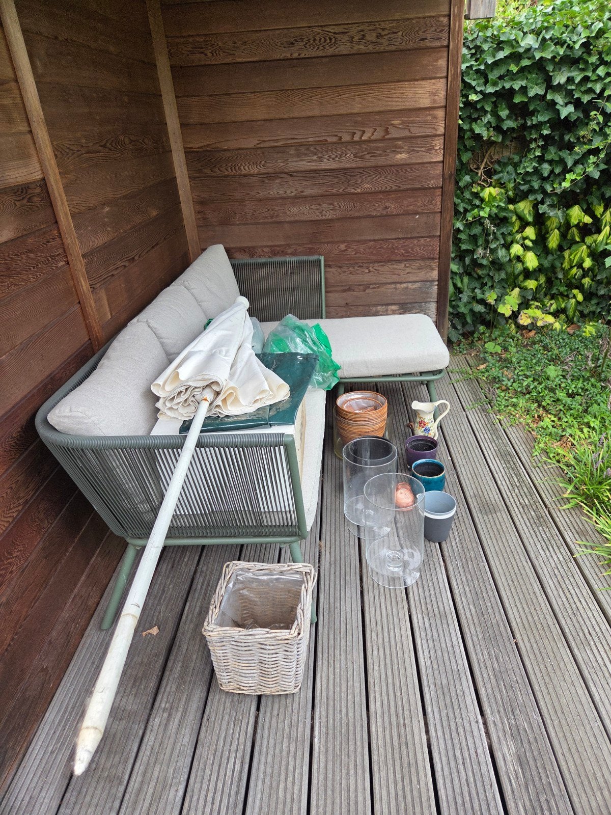 Comfortabele loungeset met kussens en bijzettafel, Tuin en Terras, Ophalen, Kunststof, Gebruikt, 3 zitplaatsen