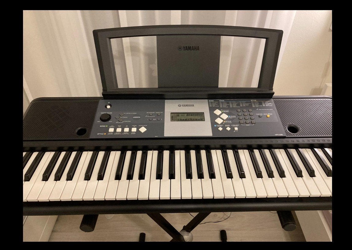 Yamaha YPT-230 keyboard + standaard + adapter, Muziek en Instrumenten, Keyboards, Ophalen, Gebruikt, 61 toetsen, Yamaha