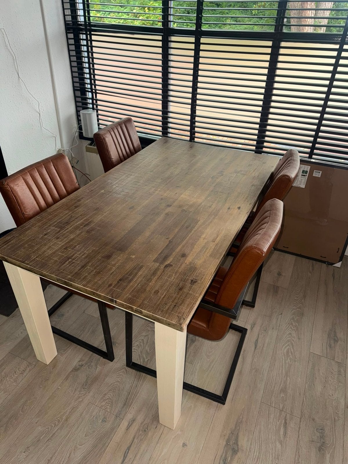 Eettafel 6-persoons met houten blad en witte poten, Huis en Inrichting, Tafels | Eettafels, Ophalen, Gebruikt, 50 tot 100 cm, Vijf personen of meer