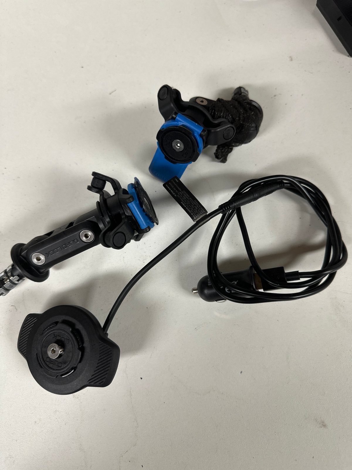 2x quadlock houder met balhoofd pin, 1x lader foto 2, Ophalen of Verzenden, Zo goed als nieuw