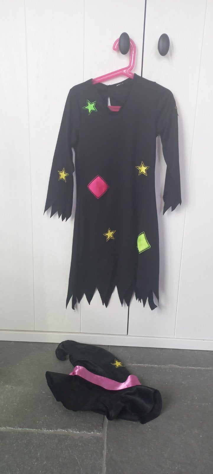 Heksen jurkje maat 128 met muts, Kinderen en Baby's, Carnavalskleding en Verkleedspullen, Ophalen of Verzenden, Gebruikt, 122 t/m 128