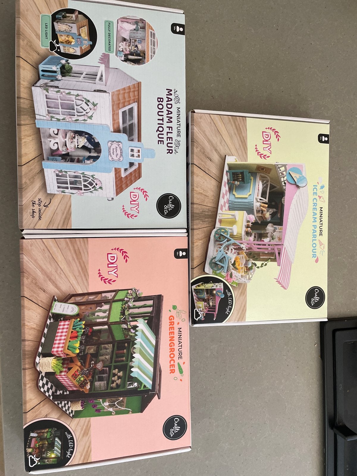 DIY Miniatuur Huisjes: Boutique, IJssalon, Groenteboer, Ophalen of Verzenden, Nieuw, Poppenhuis