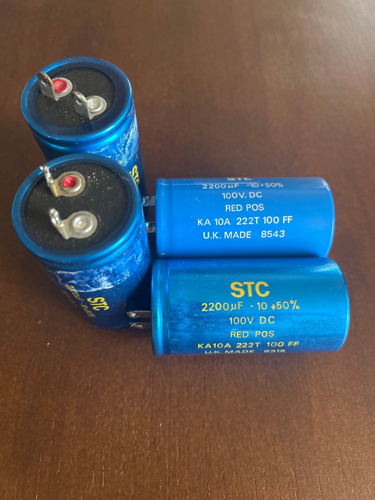 STC 2200µF 100V DC Elektrolytische Condensator  ( 4 stuks), Hobby en Vrije tijd, Ophalen of Verzenden, Gebruikt