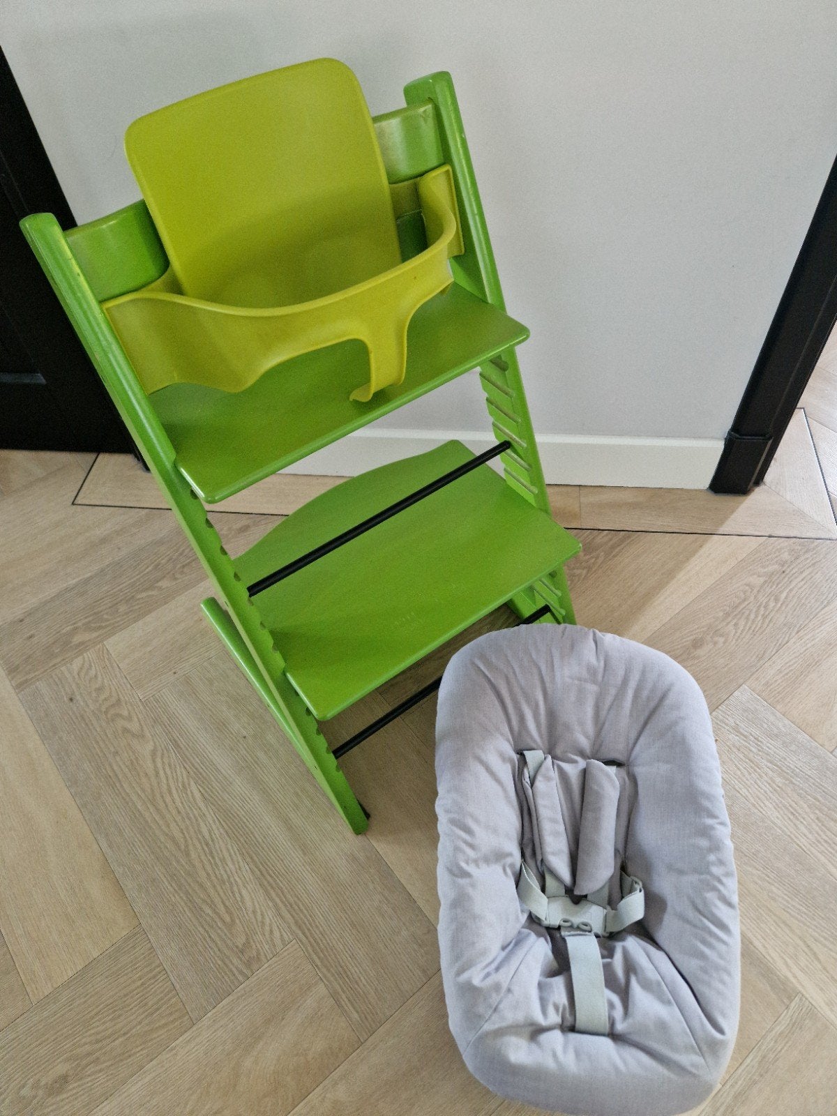 Groene stokke tripp trapp / trip trap + babyset en newborn, Ophalen of Verzenden, Gebruikt, Meegroeistoel, Gordel(s)