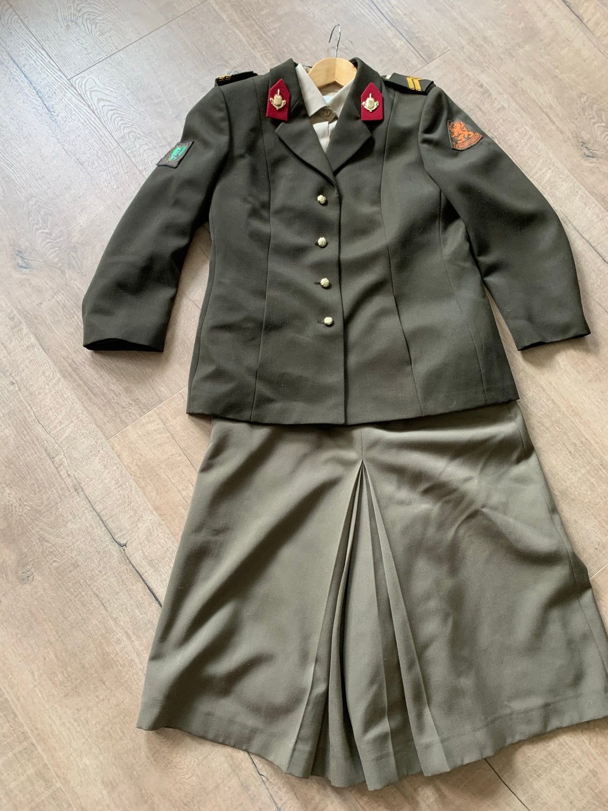 Militair dames kostuum Korporaal 1ste klas maat 42, Ophalen of Verzenden, Landmacht, Nederland, Kleding of Schoenen
