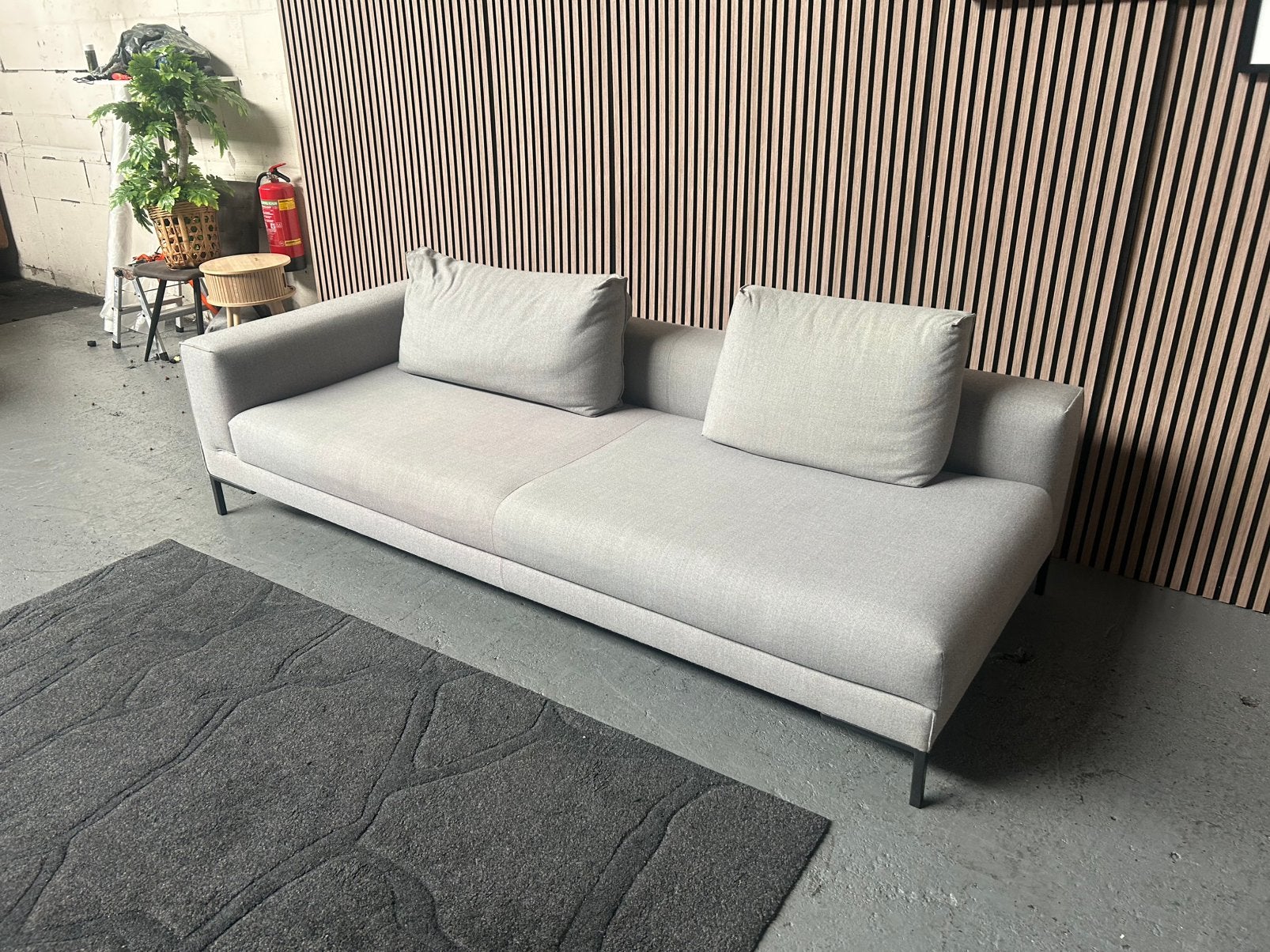 GRATIS LEVERING Design on Stock Aikon 248X102 GEREINIGD, Huis en Inrichting, Banken | Bankstellen, 100 tot 125 cm, Design on stock aikon