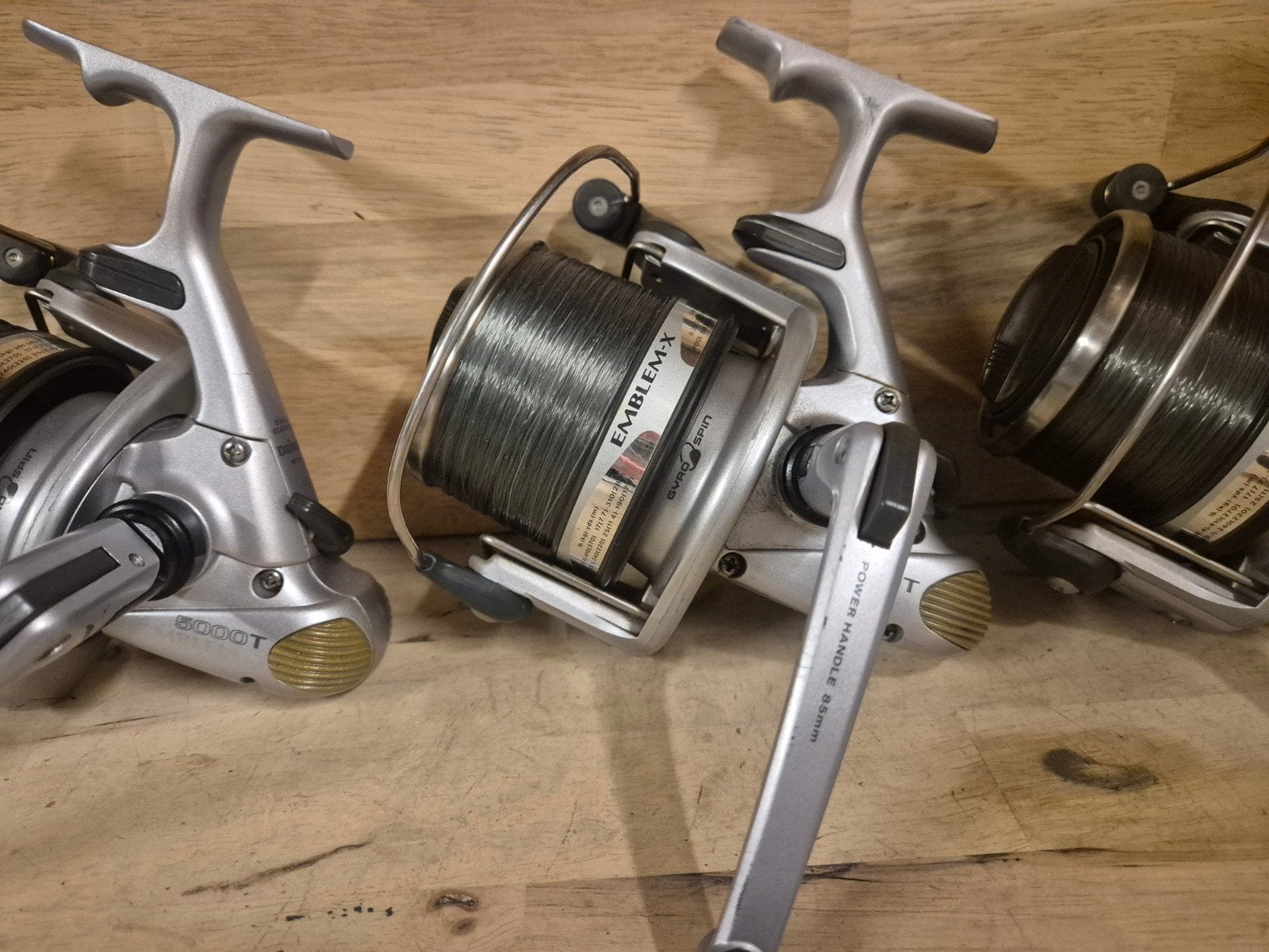 3x daiwa emblem x5000t karpermolens., Ophalen of Verzenden, Gebruikt, Molen