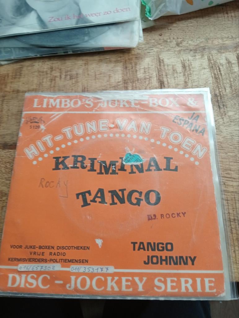 Tango Johnny - kriminal tango, Ophalen of Verzenden, Zo goed als nieuw, Nederlandstalig