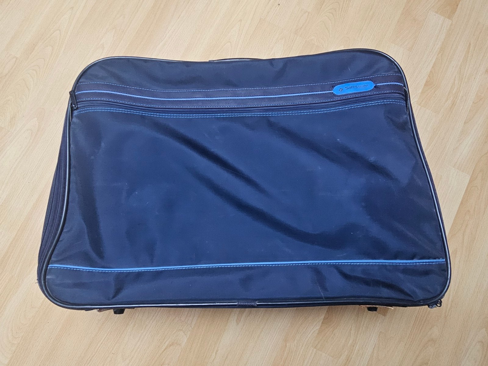Samsonite Koffer - Blauw, Handig en Ruim

Soft case Samsonit, Ophalen of Verzenden, Gebruikt