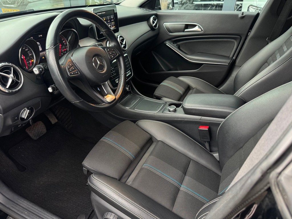 Mercedes-Benz CLA-klasse Shooting Brake 200 Business urban, Gebruikt, Zwart, Leder en Stof, Zwart
