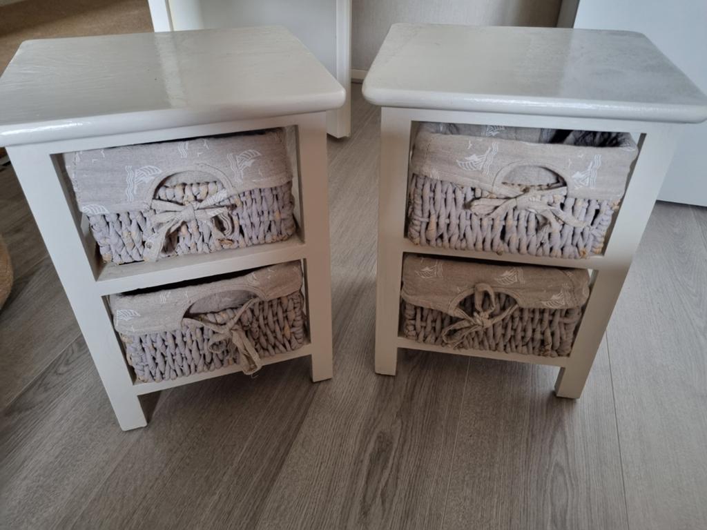 Set van 2 nachtkastjes met rieten manden, Gebruikt, Minder dan 45 cm, Ophalen of Verzenden, Minder dan 55 cm