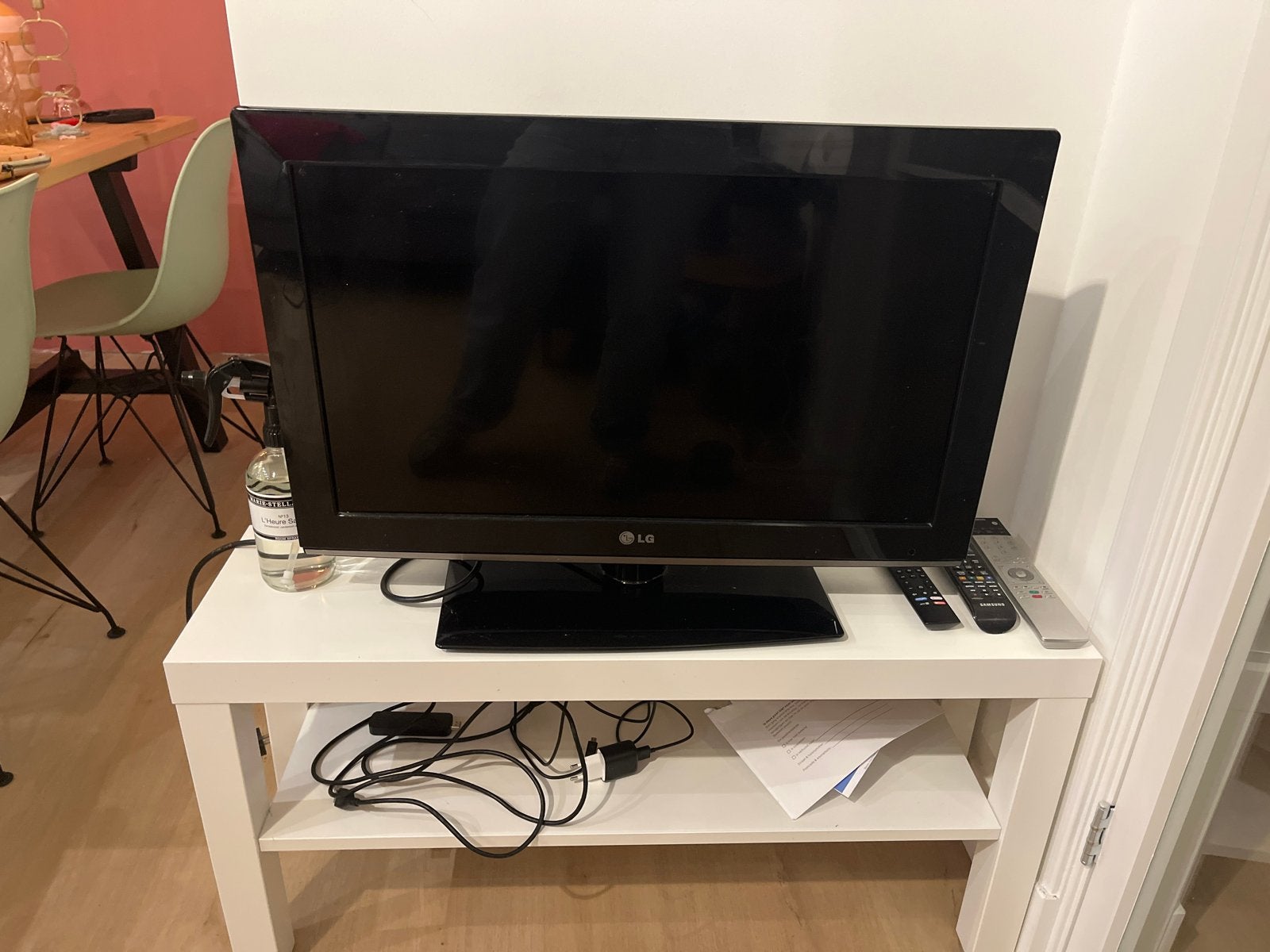 Gratis LG TV op te halen - Scherm goed, valt soms uit, Ophalen, 50 Hz, Niet werkend, LG