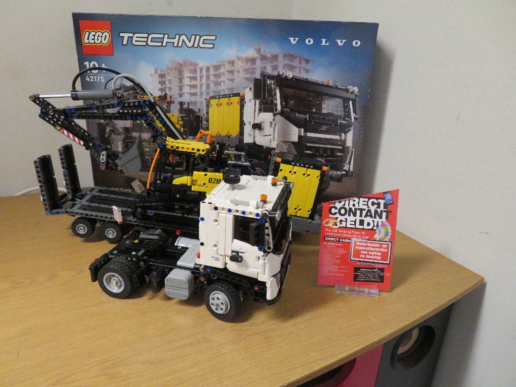 Technic Lego Volvo FMX truck EC230 elektrische graafmachine, Kinderen en Baby's, Speelgoed | Duplo en Lego, Ophalen, Compleet