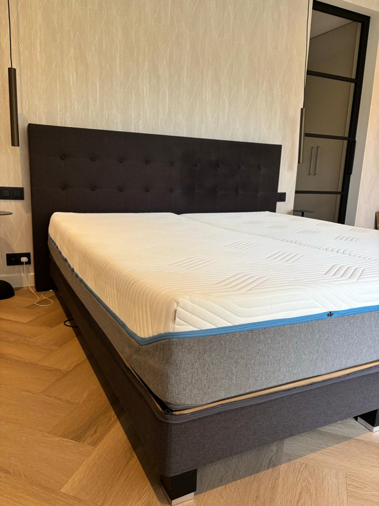 Swiss Sense bed met elektrisch verstelbare bodem en 2 Tempur, Huis en Inrichting, Slaapkamer | Bedden, Tweepersoons, Ophalen of Verzenden