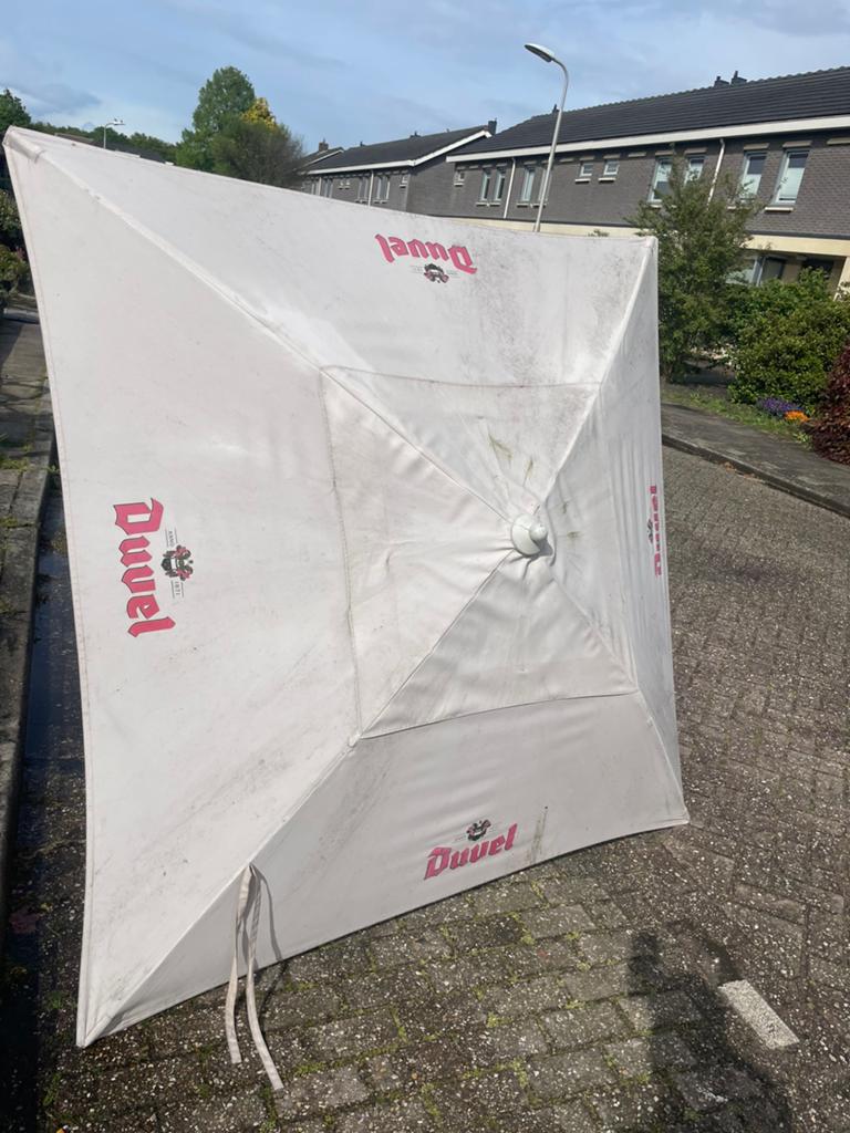 Tekoop parasol metk duvel zie foto, Tuin en Terras, Parasols, Ophalen, Gebruikt
