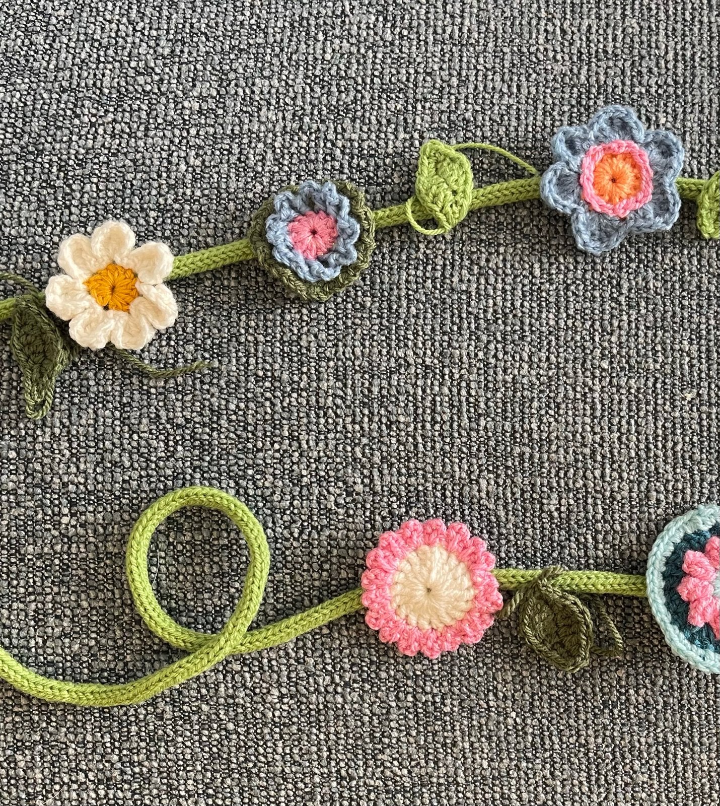 Bloemenslinger “pastel”, Ophalen, Nieuw, Meerkleurig, Textiel