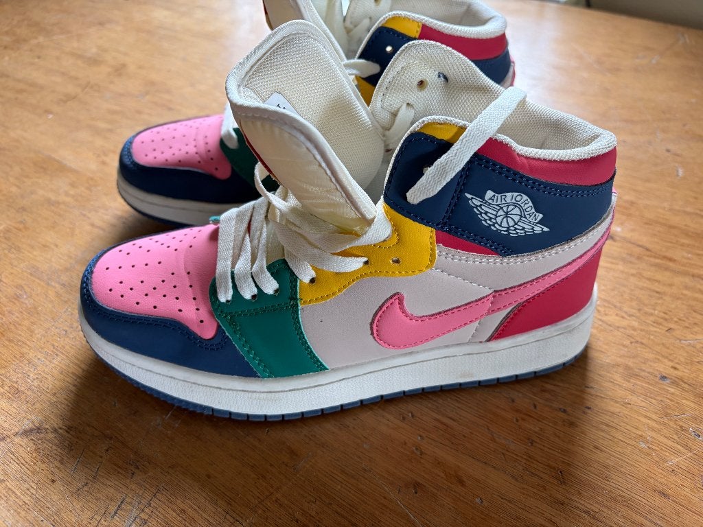 Leuke gekleurde (niet originele) Nike Jordan mt 39, Kleding | Dames, Overige kleuren, Ophalen of Verzenden, Sneakers of Gympen