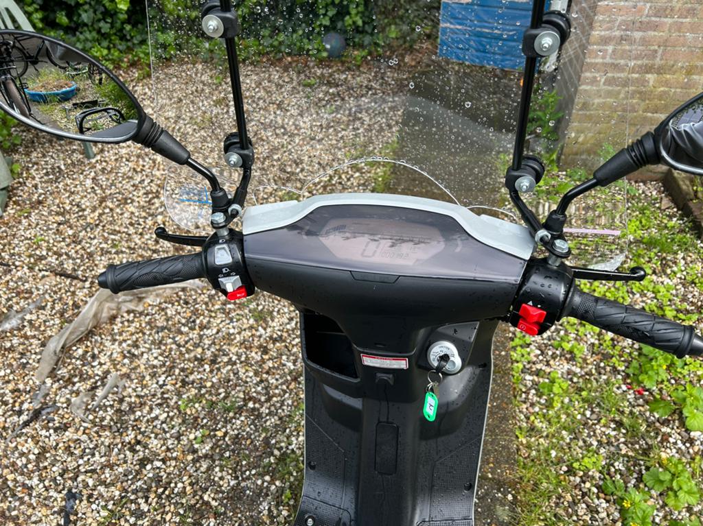 Scooter naam agm niet gebruikt brand nieuw, Ophalen, Zo goed als nieuw, Elektrisch, Overige merken