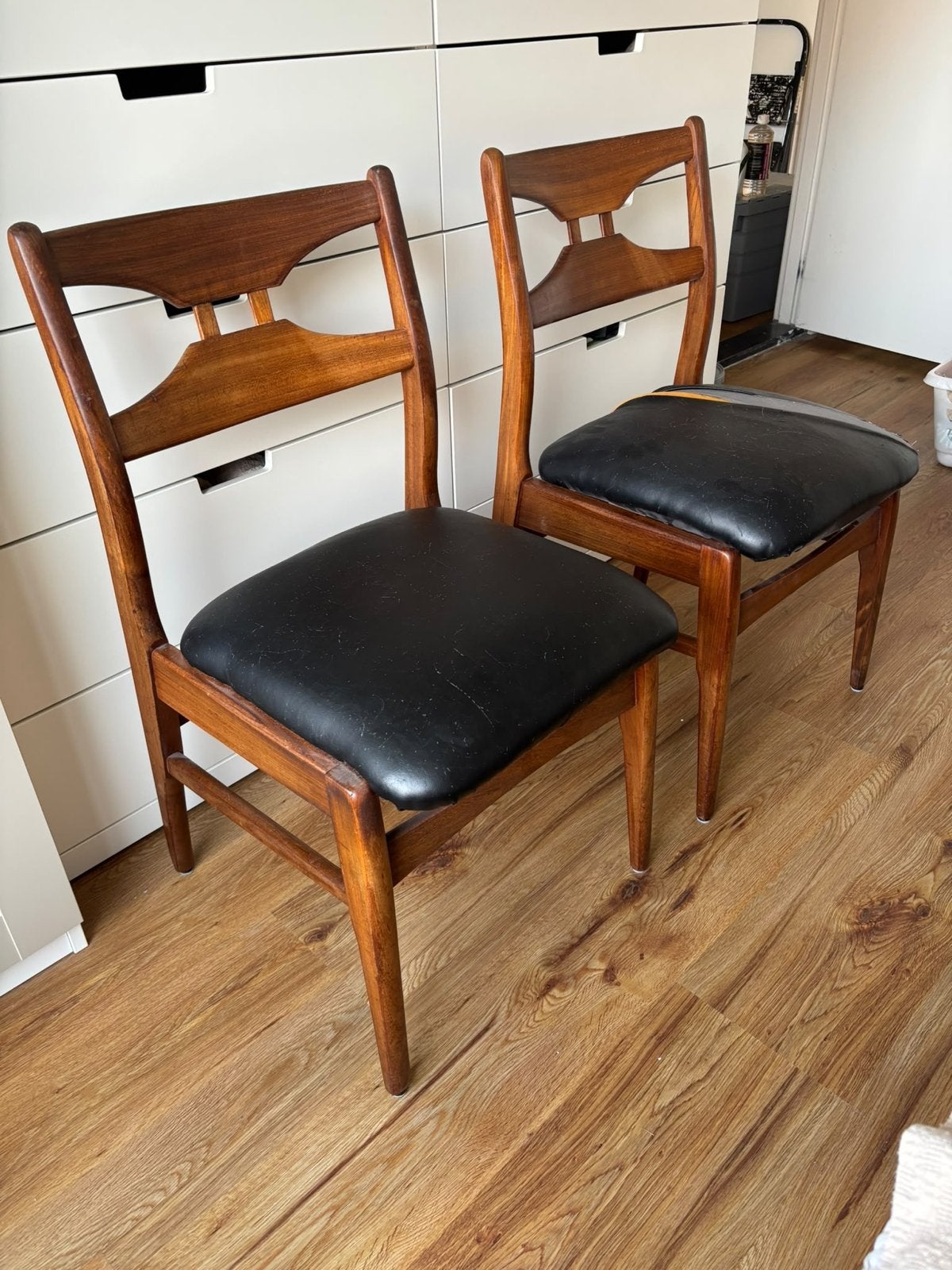 Vintage stoelen om opnieuw te bekleden, Ophalen