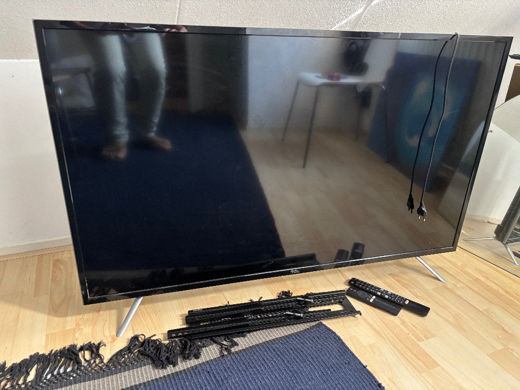 TCL Smart TV met ophangbeugel en afstandsbedieningen, 50 Hz, 100 cm of meer, Smart TV, Full HD (1080p)