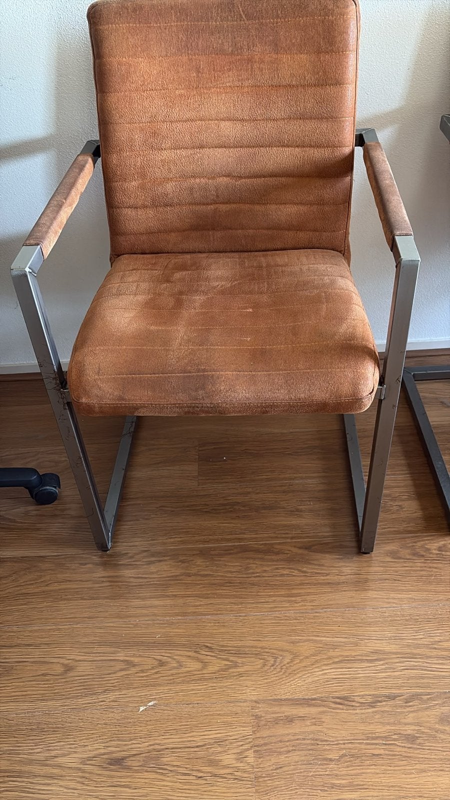 4 Cognac Eetkamerstoelen - Sledemodel - Makkelijk in Onderho, Huis en Inrichting, Stoelen, Gebruikt, Vier, Metaal, Bruin, Ophalen