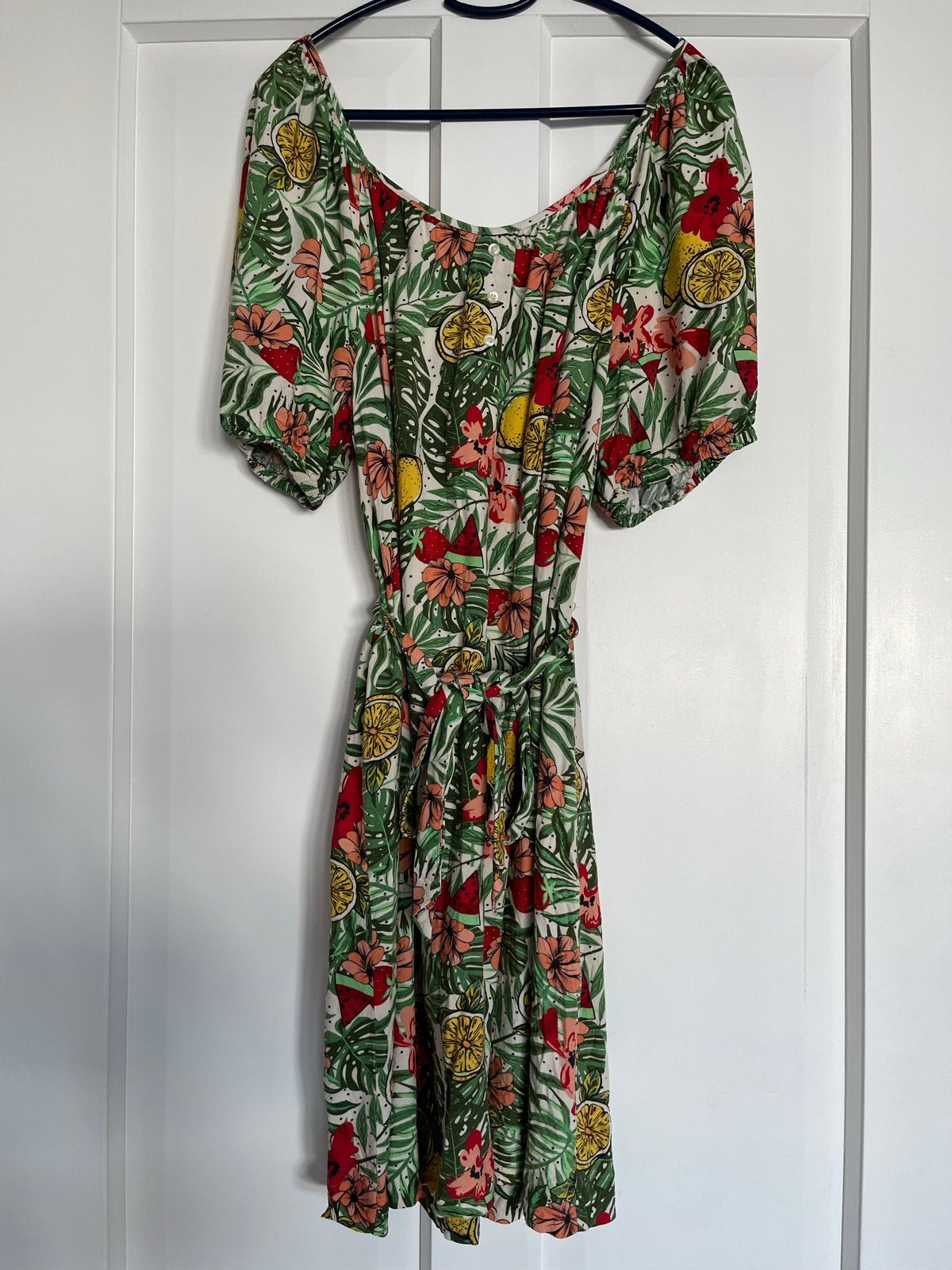 Zomerse jurk met fruitprint en strikceintuur, Meerkleurig, Maat 42/44 (L), Ophalen of Verzenden, Knielengte