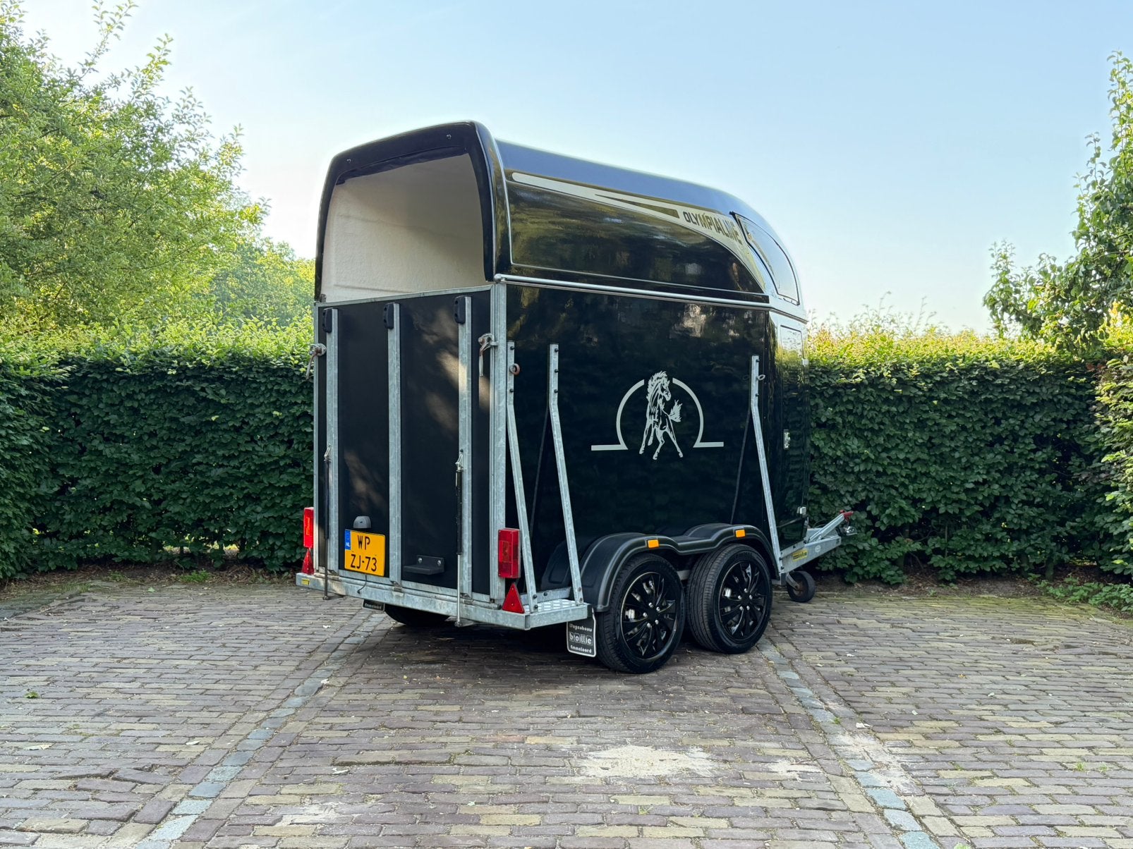 Zeer mooie 1.5 paards atec met aluminium bodem, Ophalen, Aluminium, Zo goed als nieuw, Info@ttpaardentrailers.nl