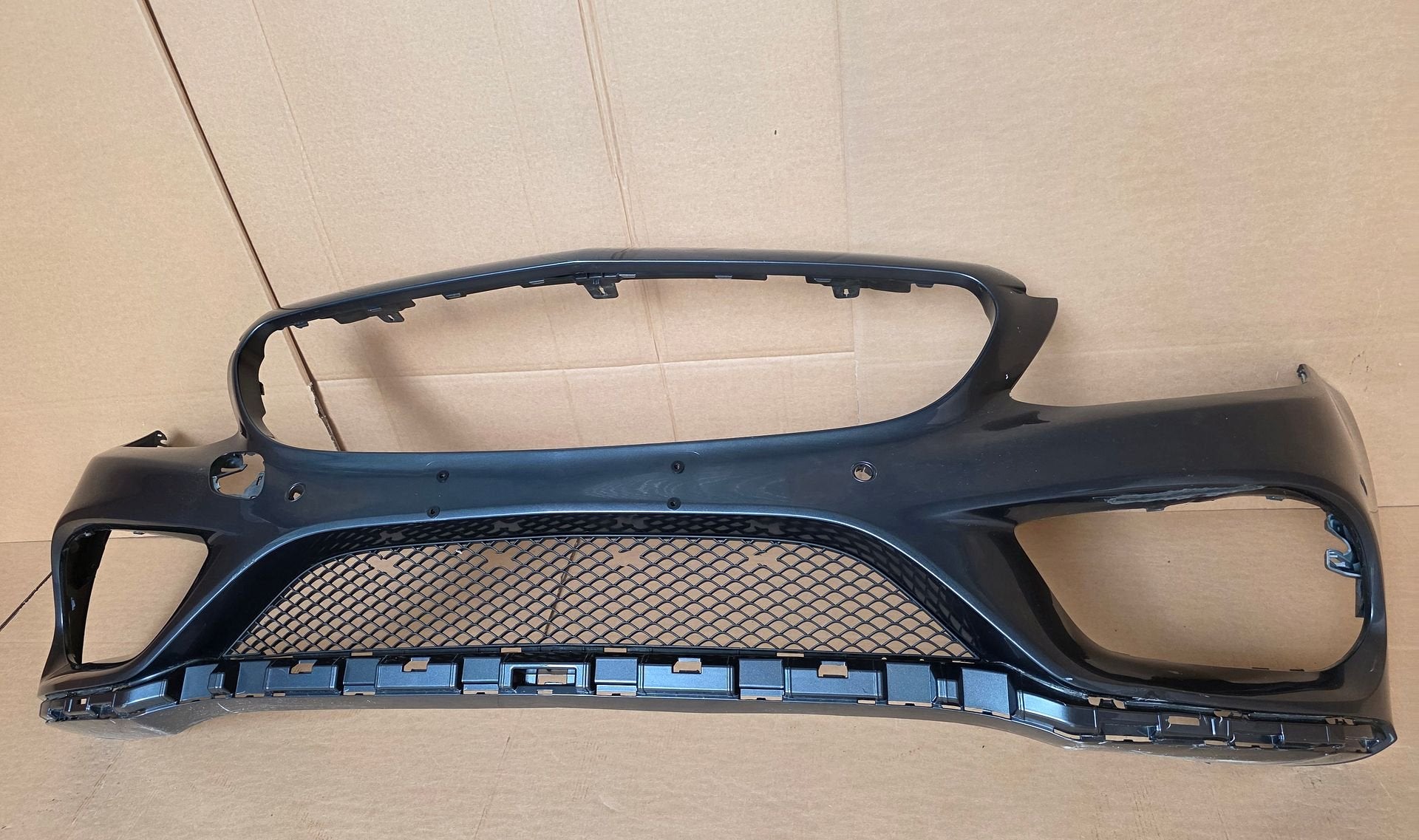 Mercedes C Klasse W205 AMG ORIGINEEL VOORBUMPER A2058850925, Gebruikt, -, Voor, Ophalen of Verzenden