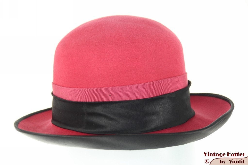 Vintage Dameshoed zacht magenta vilt met zwart 54 = XS, Kleding | Dames, Ophalen of Verzenden, Gedragen, 55 cm (S, 6⅞ inch) of minder