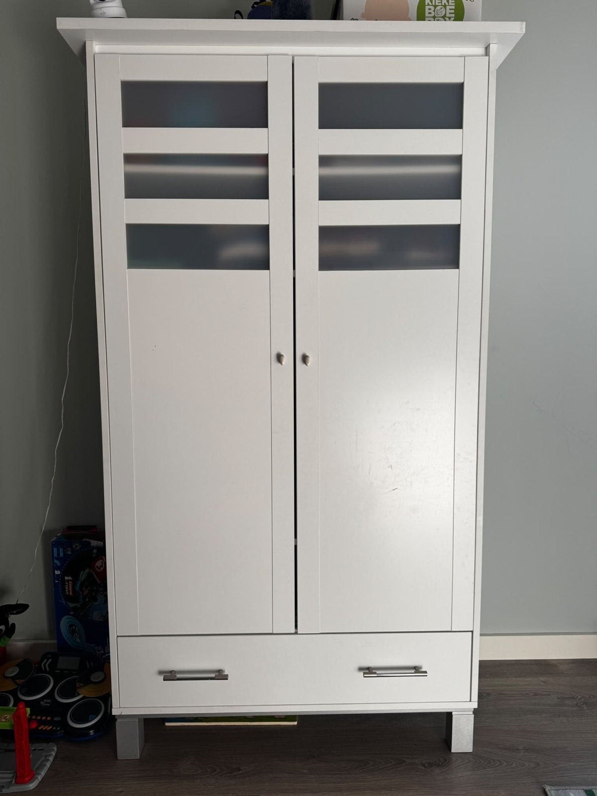 kinderkamerset: Kledingkast, commode en wandplank, Ophalen, Gebruikt, 50 tot 70 cm, 105 cm of meer