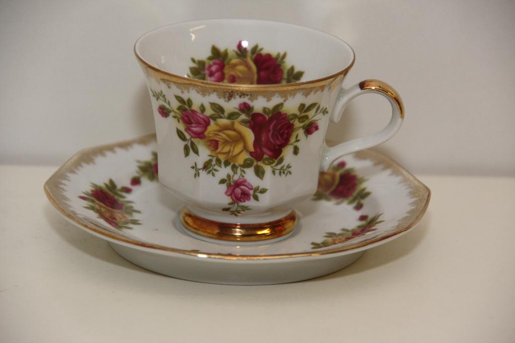 Vintage Winterling Marktleuthen Bavaria theekop en schotel, Verzamelen, Ophalen of Verzenden, Zo goed als nieuw, Porselein, Kop en/of schotel