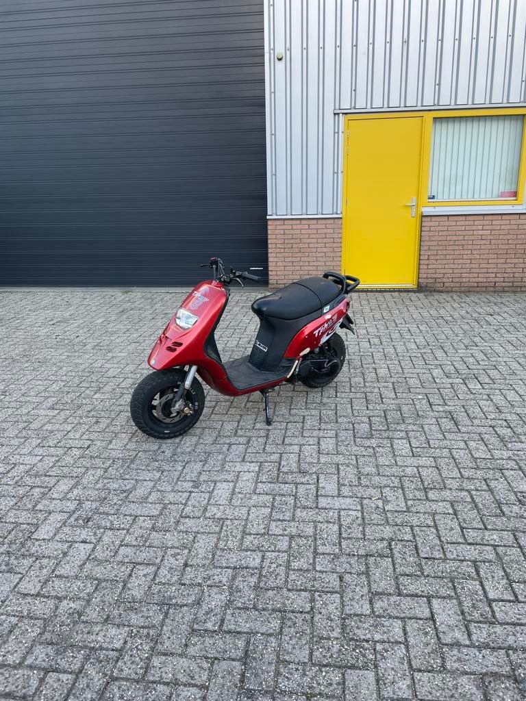Piaggio typhoon 70cc Nette staat, Fietsen en Brommers, Scooters | Piaggio, Zo goed als nieuw, Overige modellen, Tweetakt, Ophalen