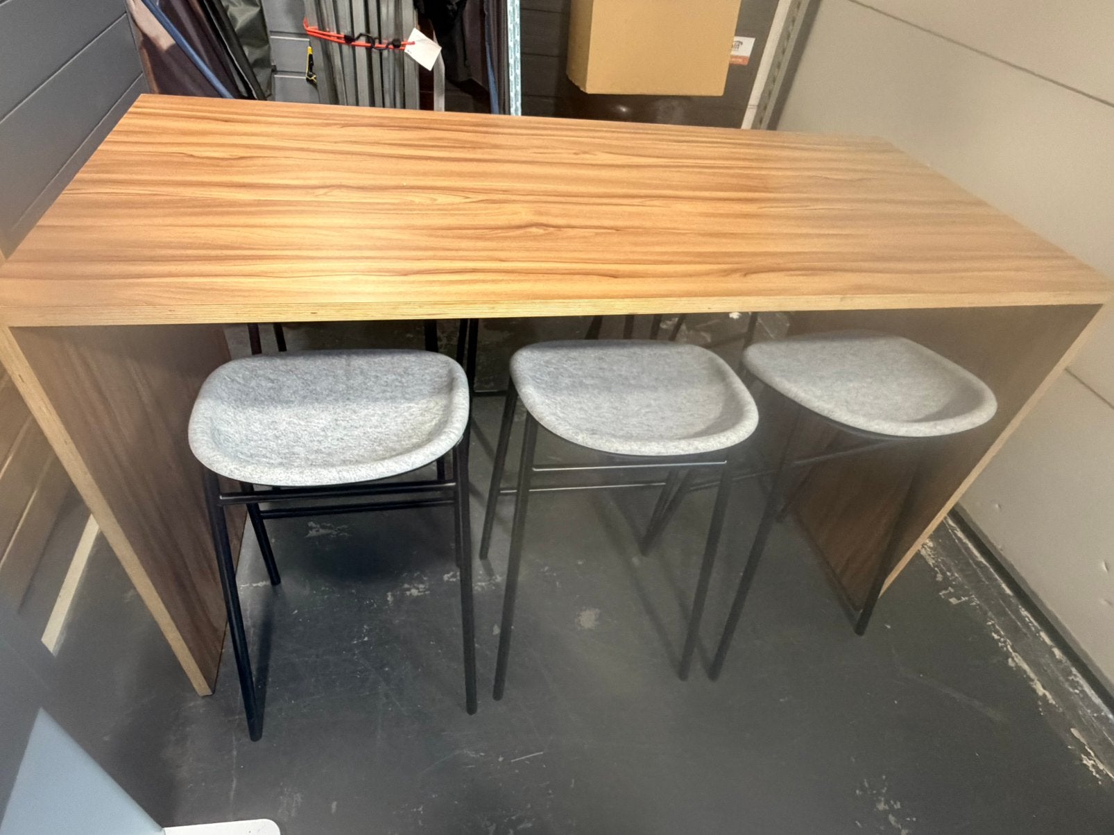 6 De Vorm krukken met gratis bar, Ophalen, Gebruikt, Inclusief barstoelen