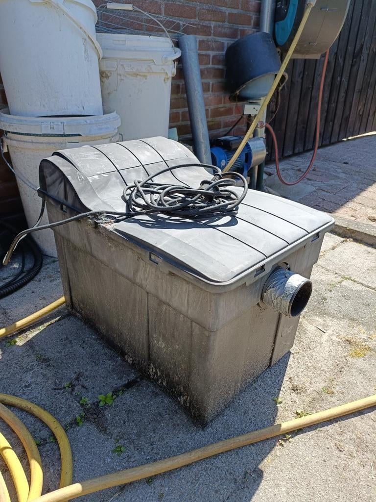 Vijver filter.  Filterbak met uv, Ophalen of Verzenden, Gebruikt, Vijverfilter