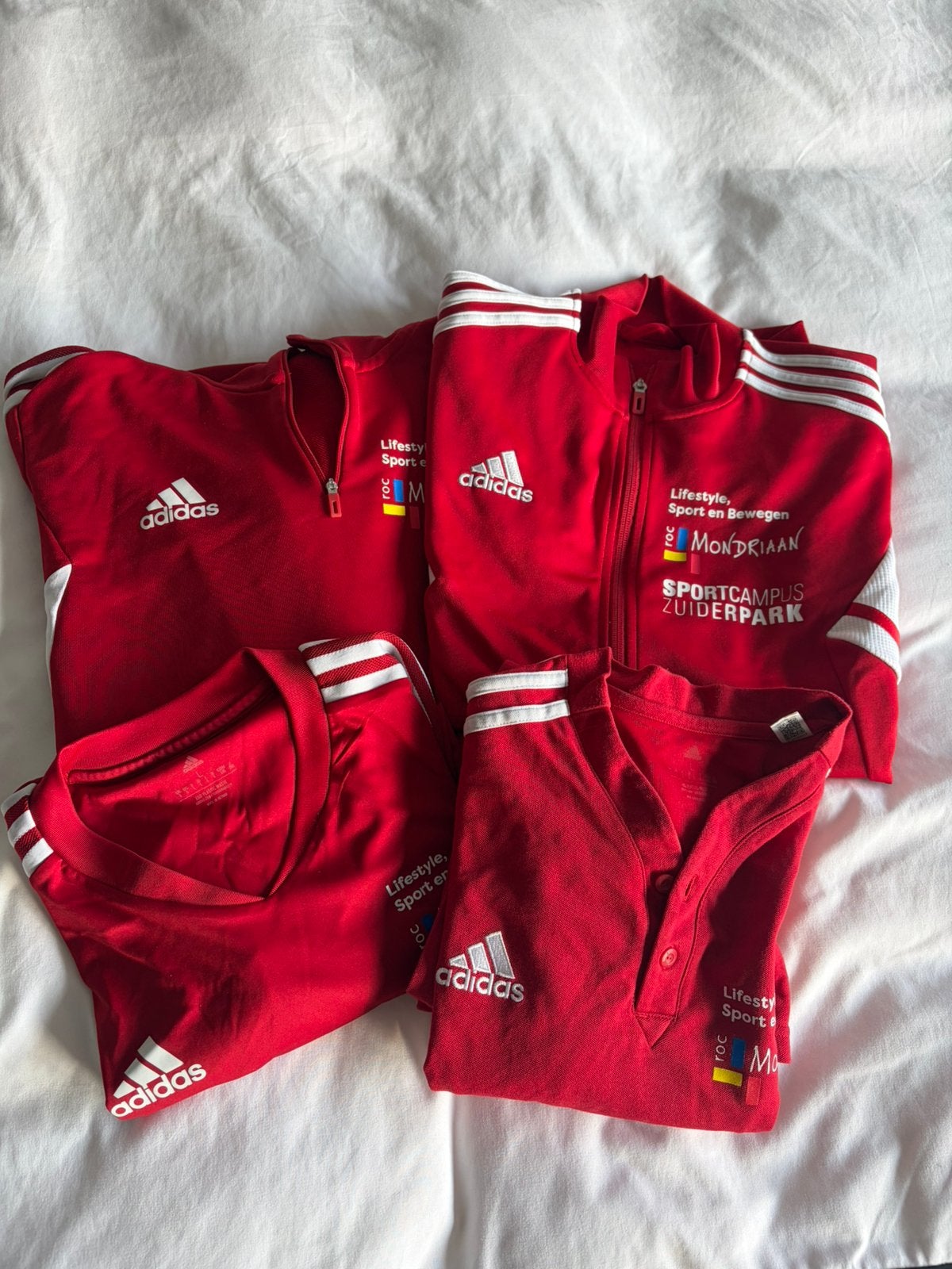 4 Adidas sportkledingstukken Sport en Bewegen Mondriaan, Kleding | Heren, Ophalen of Verzenden, Zo goed als nieuw, Rood, Voetbal
