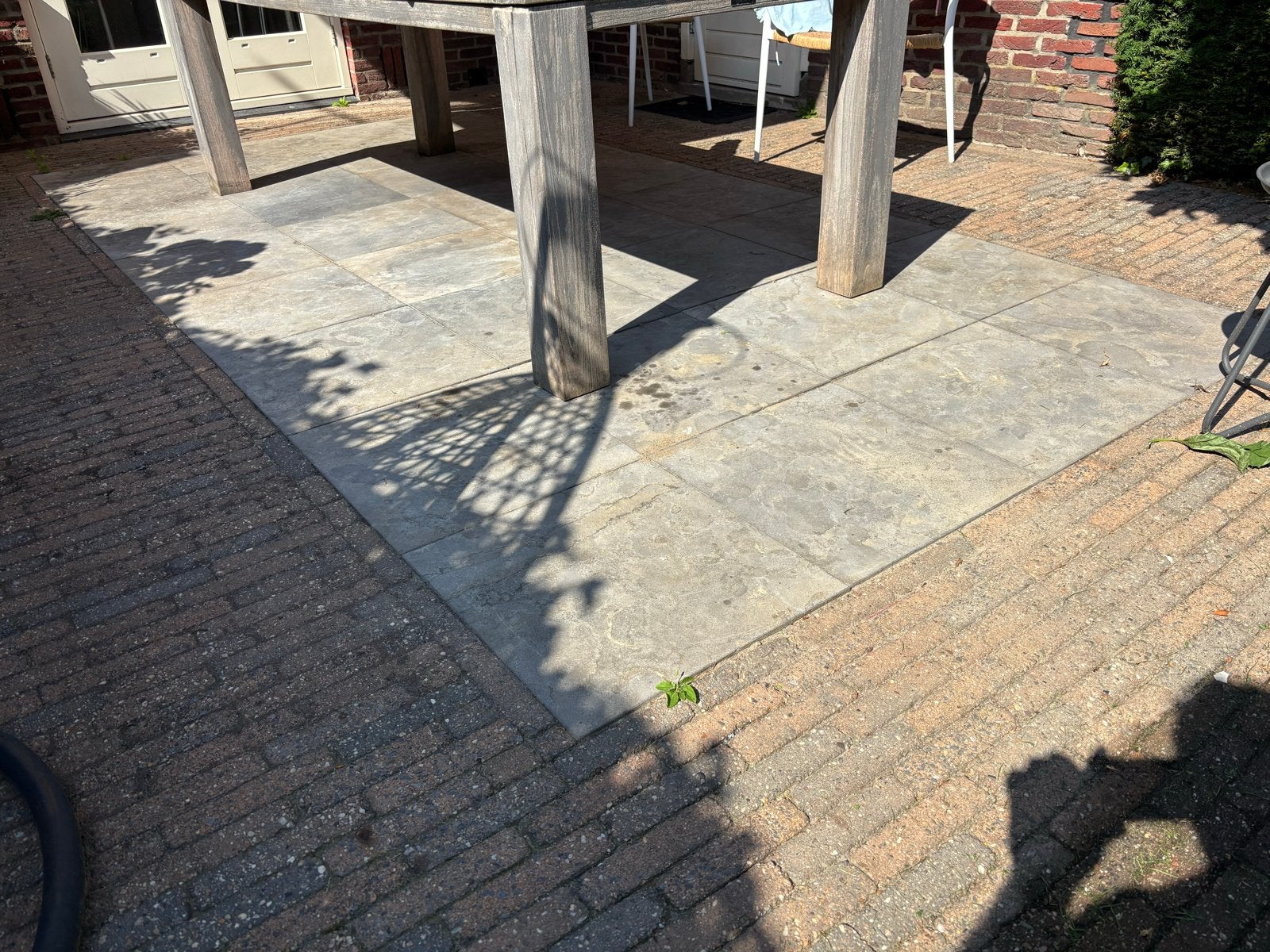 Gratis af te halen: 32 grijze siertegels (50x50 cm), Ophalen, Gebruikt, 5 tot 10 m², Overige typen