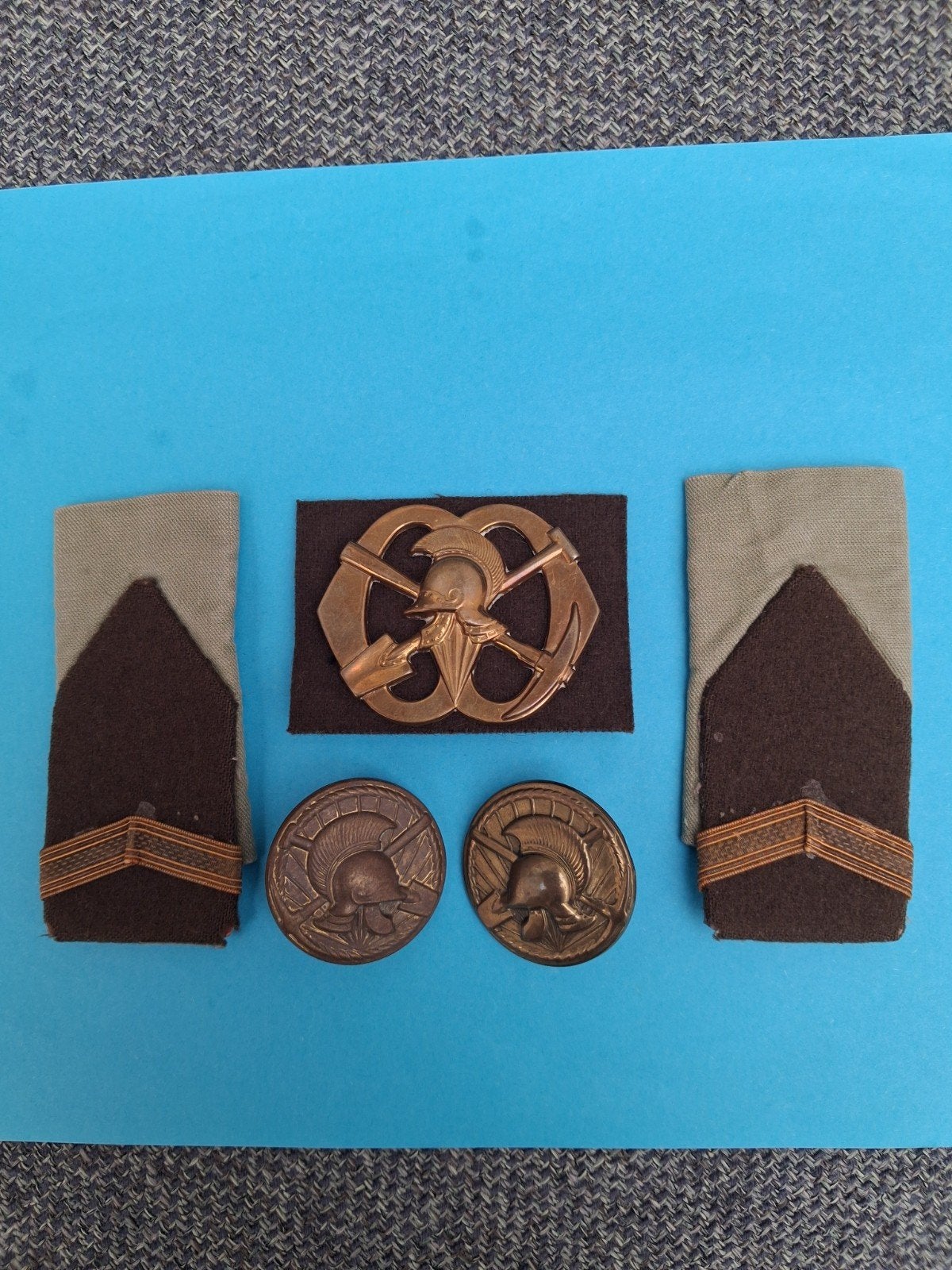 Baret-schouder-kraagemblemen Genie Pioniers.jaren50 Sergeant, Verzamelen, Ophalen of Verzenden, Landmacht, Nederland, Embleem of Badge