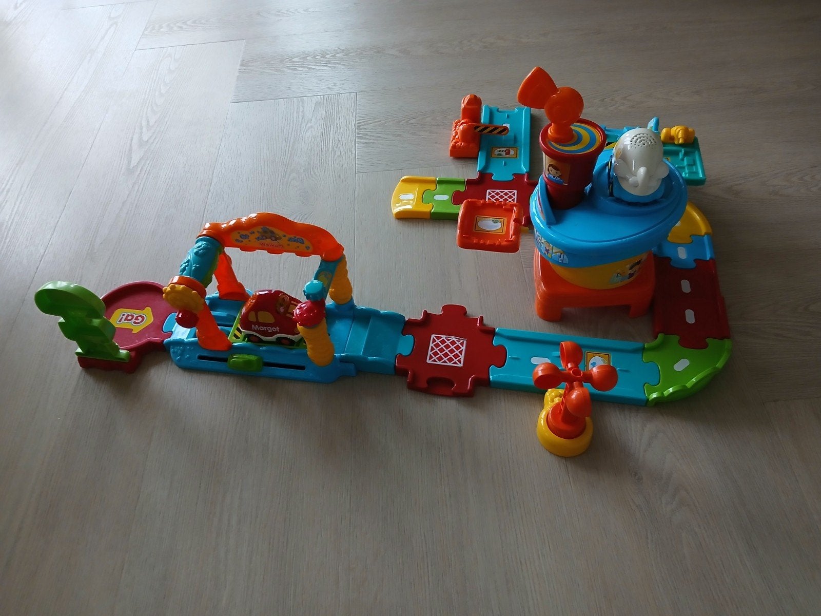 VTech Toet Toet Auto's Vliegveld met Wasstraat, Ophalen, Gebruikt, 2 tot 4 jaar