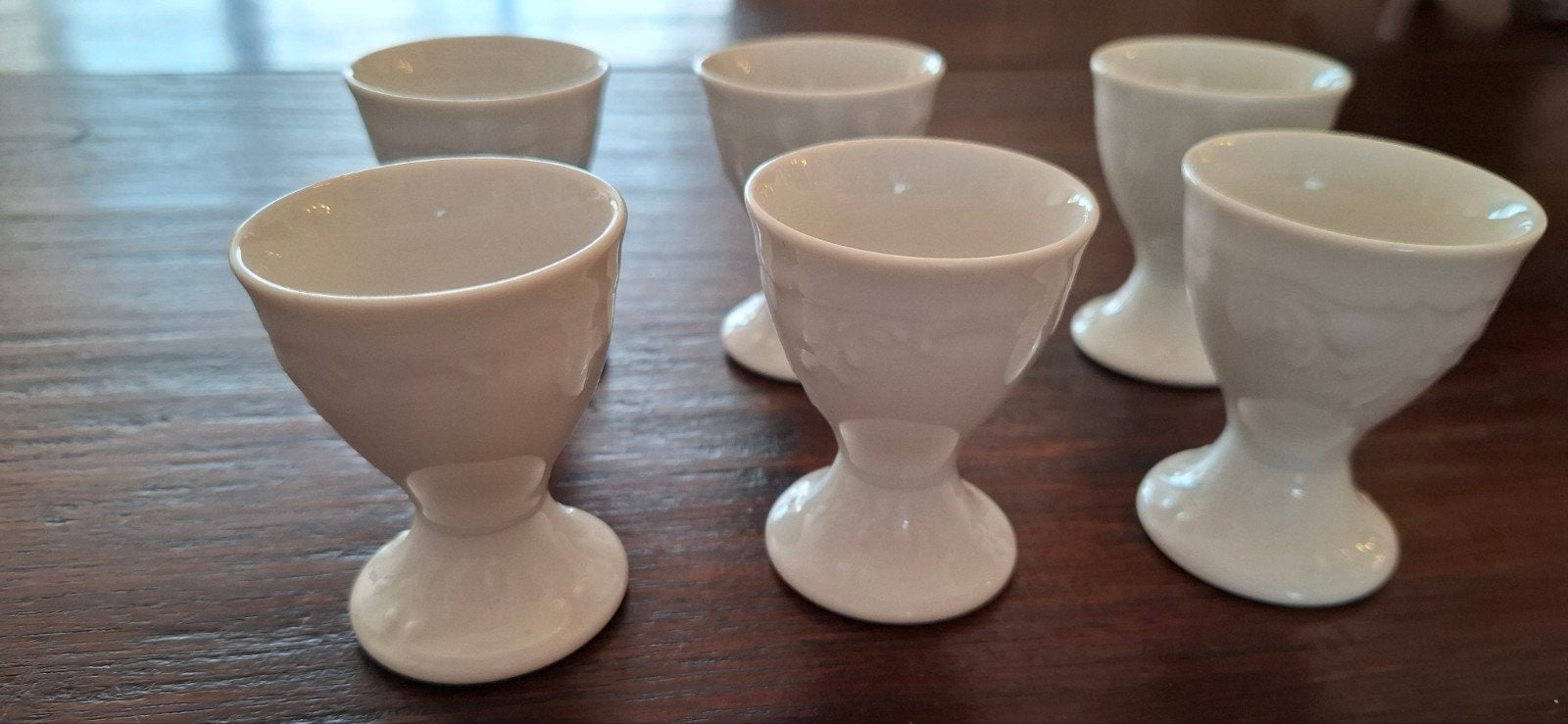 Set van 6 witte eierdopjes met reliëf, Ophalen of Verzenden