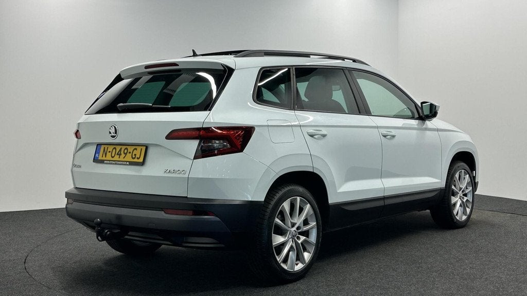 Skoda Karoq 1.5 TSI ACT Style Business PANO TREKHAAK CARPLAY, Auto's, Skoda, 4 cilinders, Wit, Karoq, Bedrijf
