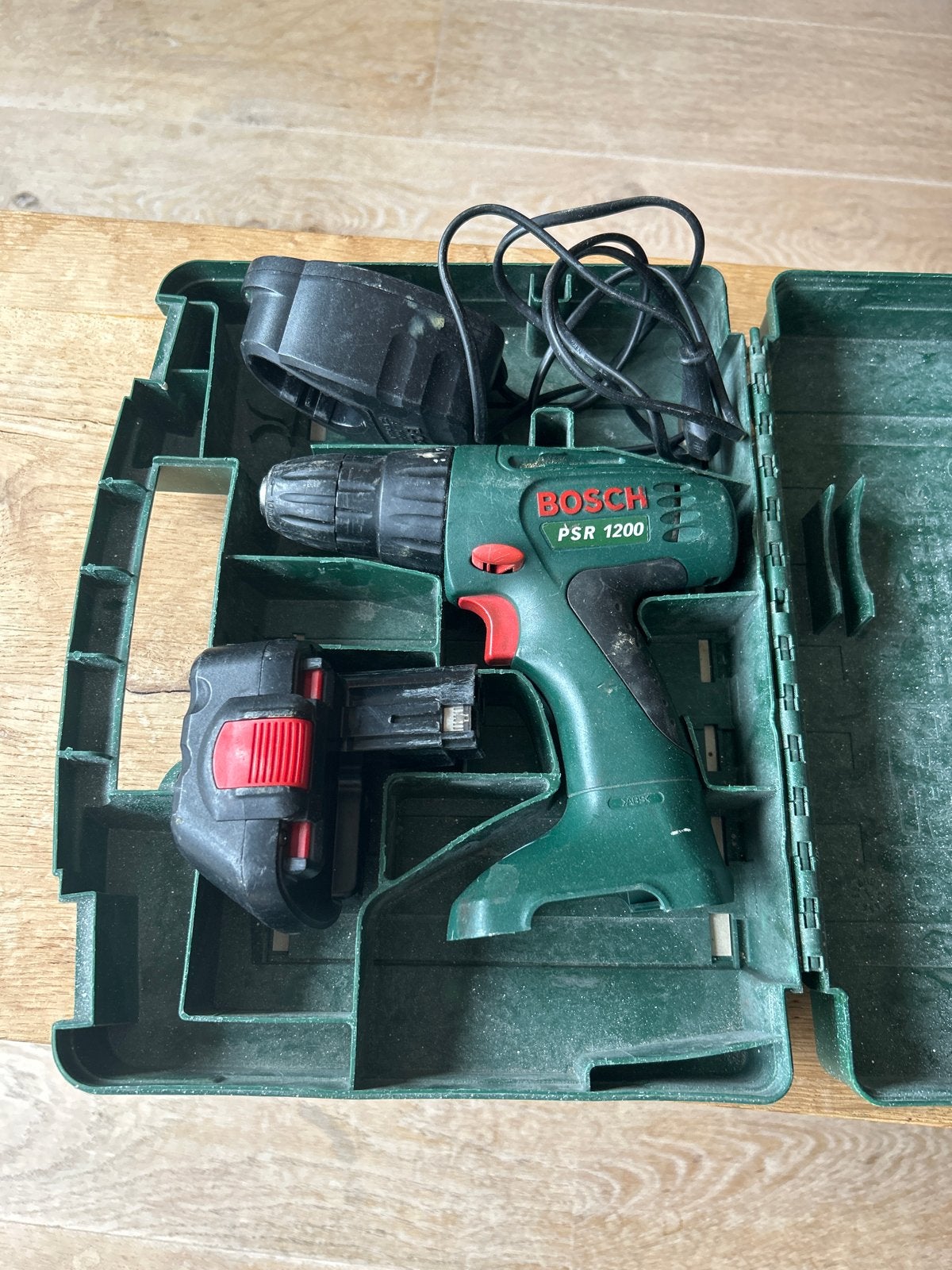 Bosch PSR 1200 Accuboormachine met Koffer, Ophalen of Verzenden, Gebruikt, Minder dan 400 watt, Boor- en Schroefmachine