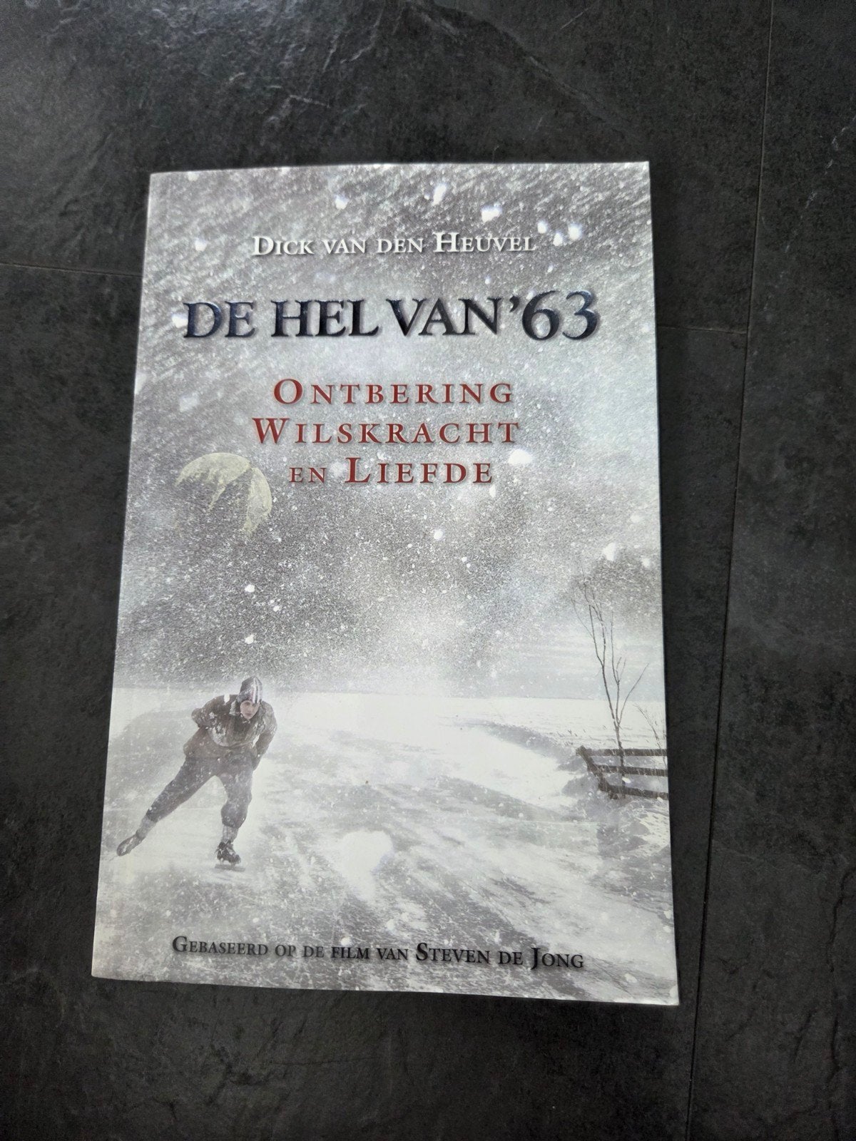 Dick van den Heuvel - De hel van '63, Ophalen of Verzenden, Zo goed als nieuw, Dick van den Heuvel