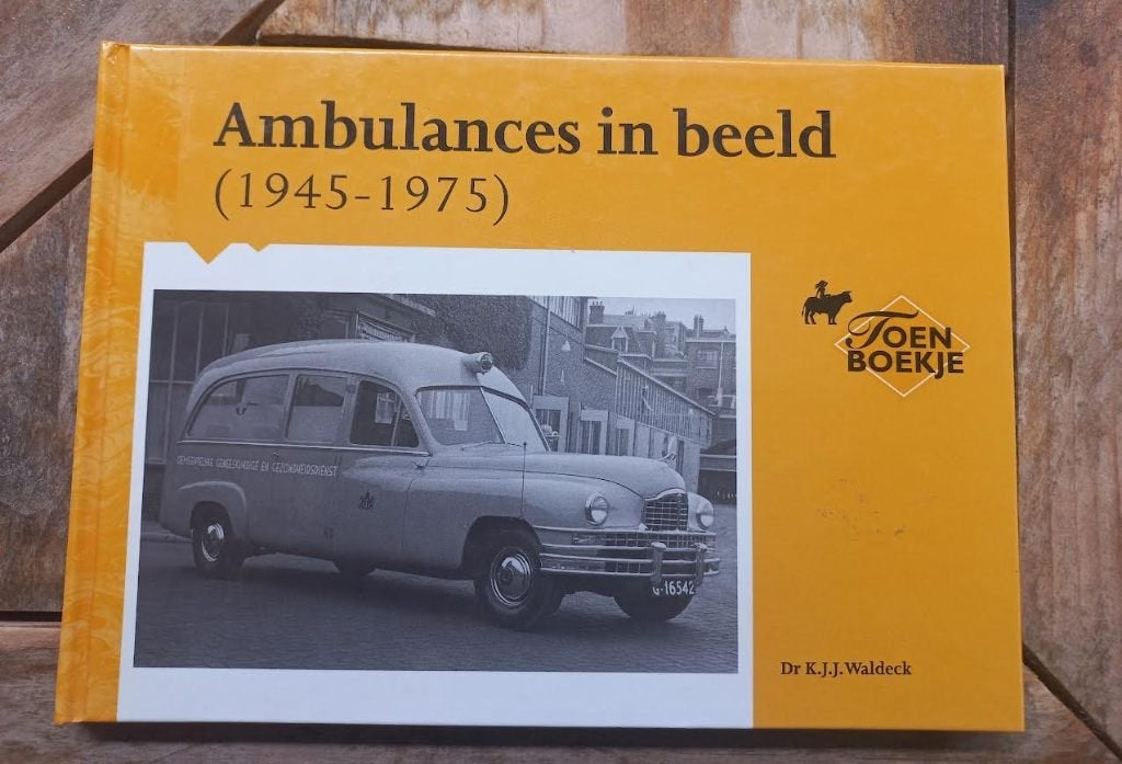 Ambulances in beeld 1945-1975.-Waldeck,K.J.J., Boeken, Ophalen of Verzenden, Zo goed als nieuw, Waldeck,K.J.J, Overige vervoermiddelen