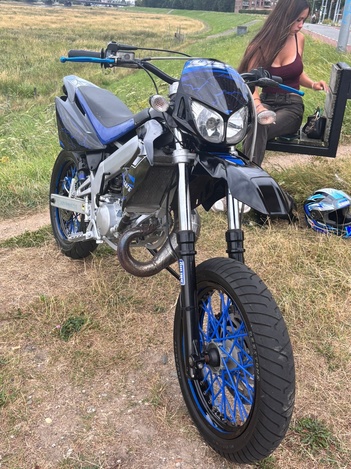 Tekoop| Mooie derbi senda sm 2010, Fietsen en Brommers, Ophalen, 6 versnellingen, Maximaal 45 km/u, Zo goed als nieuw