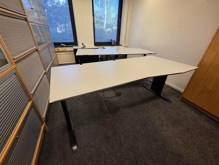 1grijs bureaus= 80x200 gratis op te halen, Huis en Inrichting, Bureaus, Ophalen, Gebruikt, Grijs, Computerbureau